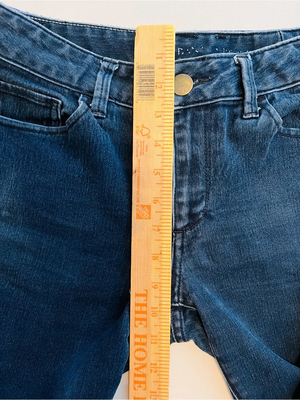 Straight-Leg Women’s Jeans in Dark Blue Denim